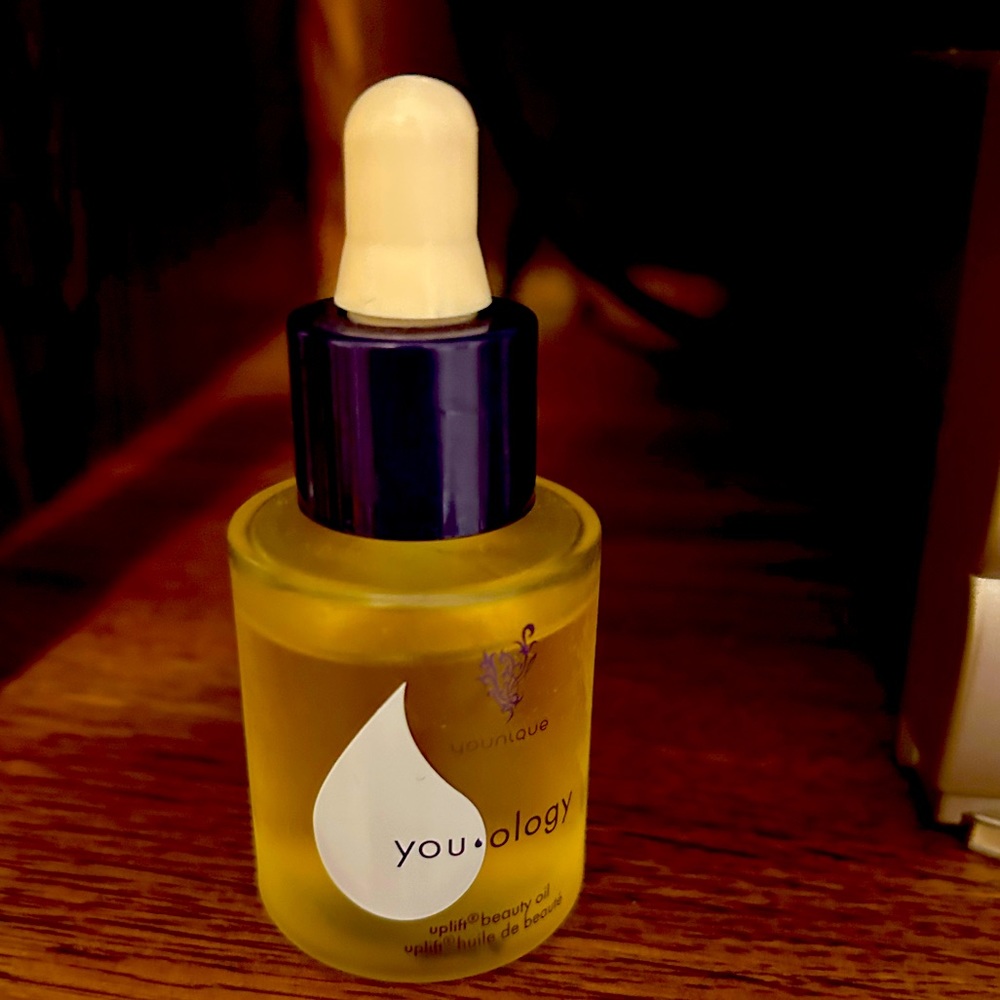 Younique uplift beauty oil